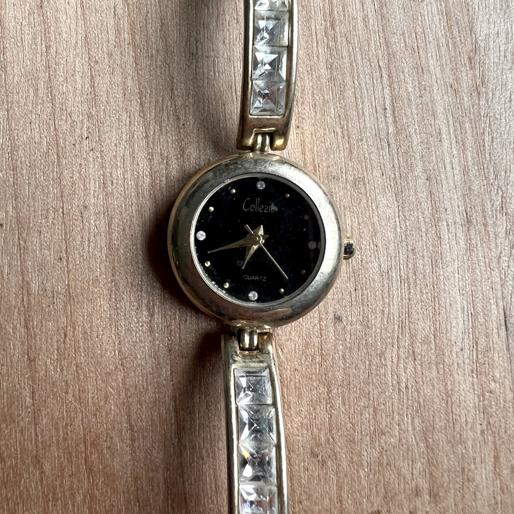 Collezio ladies gold tone black dial fashion watch NEW BATTERY